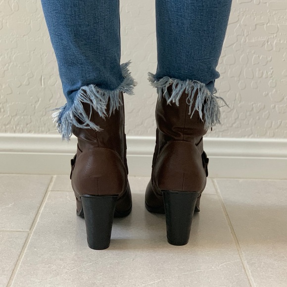 NIB Brown Thick Heel Buckle Metal Detail Boots - Picture 6 of 8